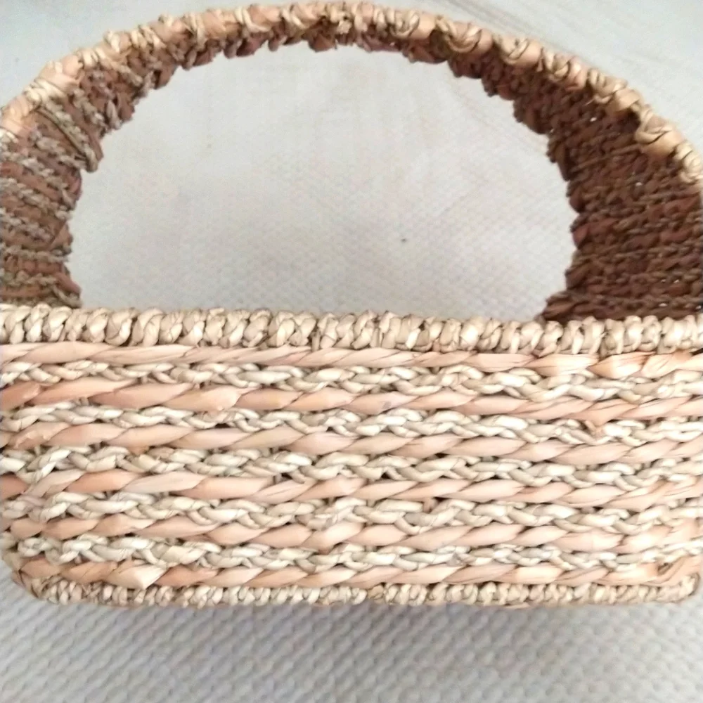 Woven Basket with Plush Cushion Pet Bed Excellent Condition